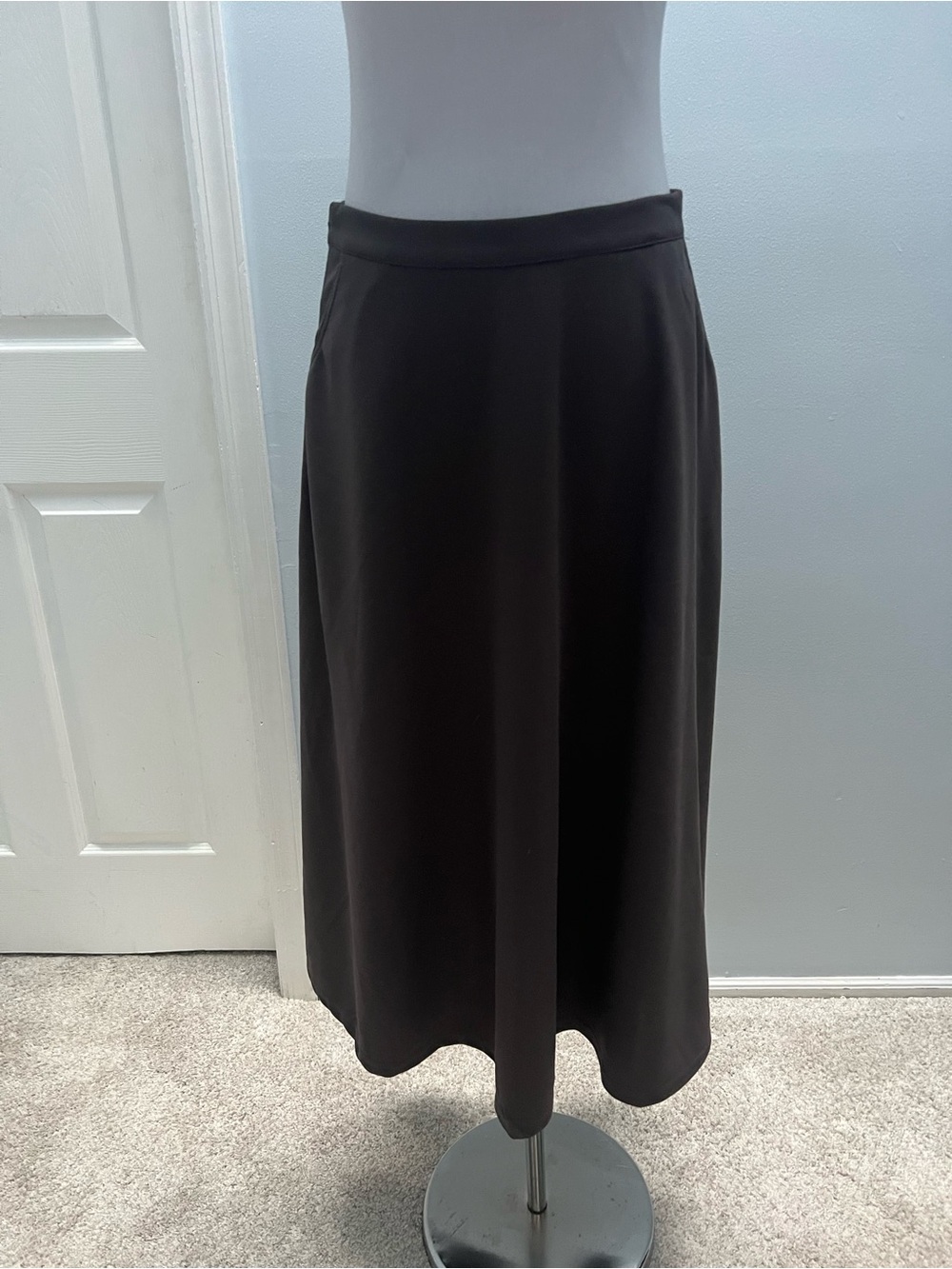 Women's Midi Skirt in Black
